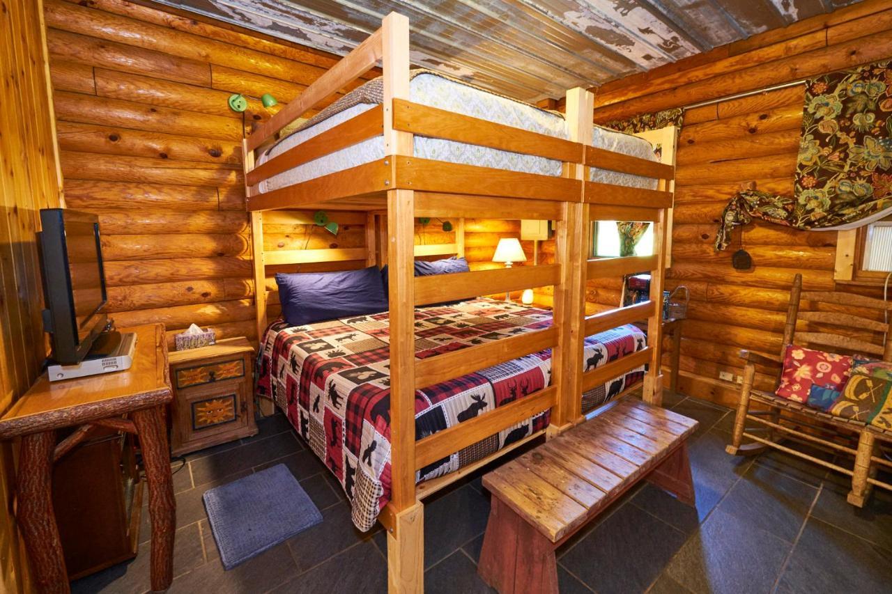 Creekwalk Inn Bed And Breakfast With Cabins Cosby Exterior foto