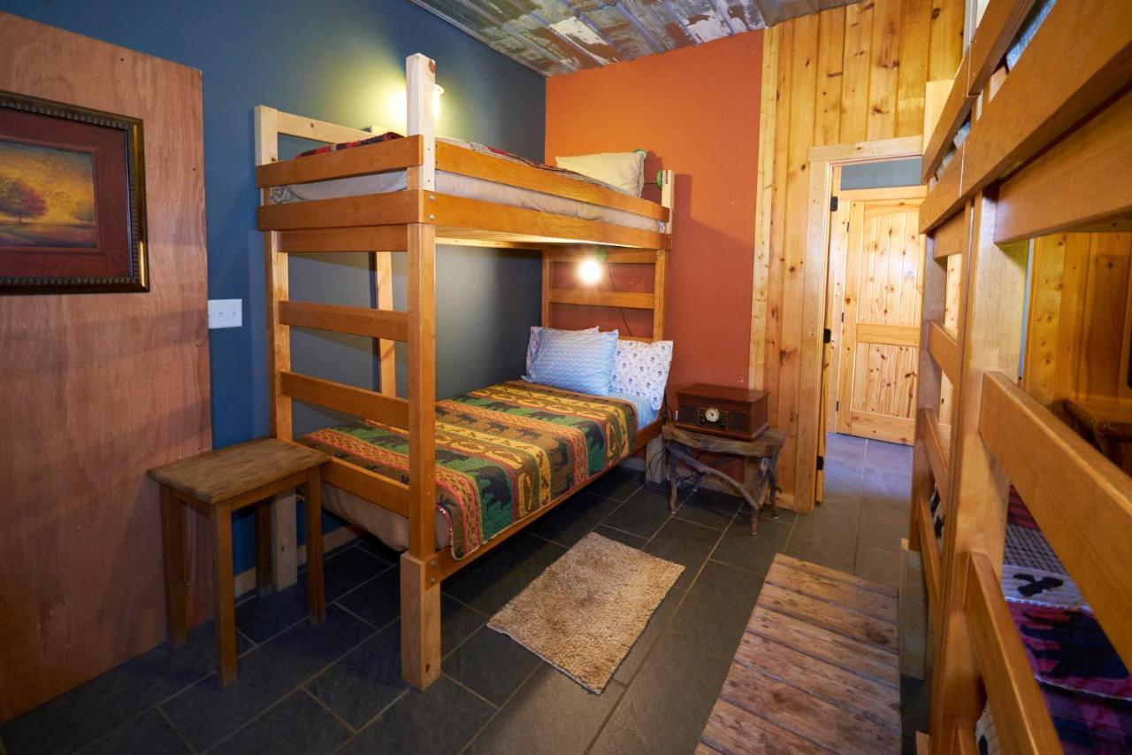 Creekwalk Inn Bed And Breakfast With Cabins Cosby Exterior foto