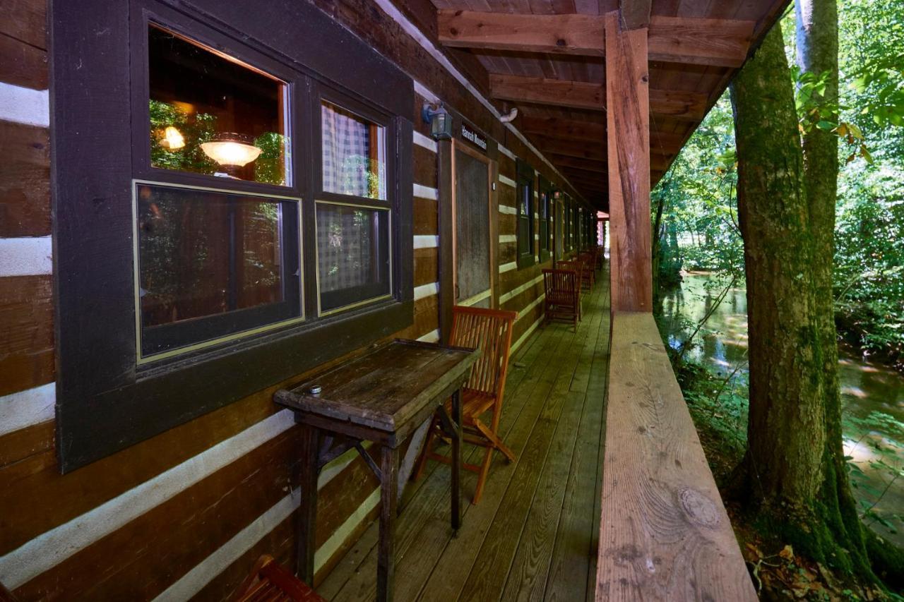 Creekwalk Inn Bed And Breakfast With Cabins Cosby Exterior foto