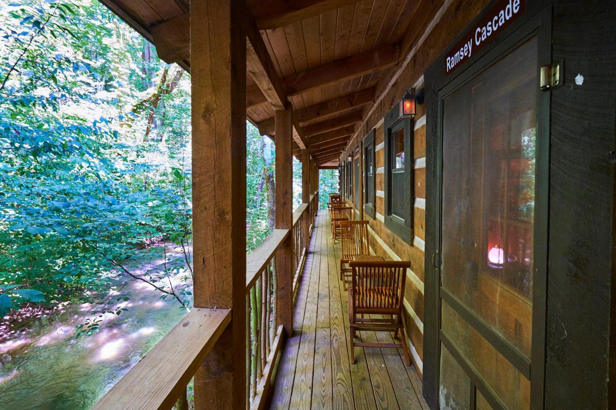 Creekwalk Inn Bed And Breakfast With Cabins Cosby Exterior foto