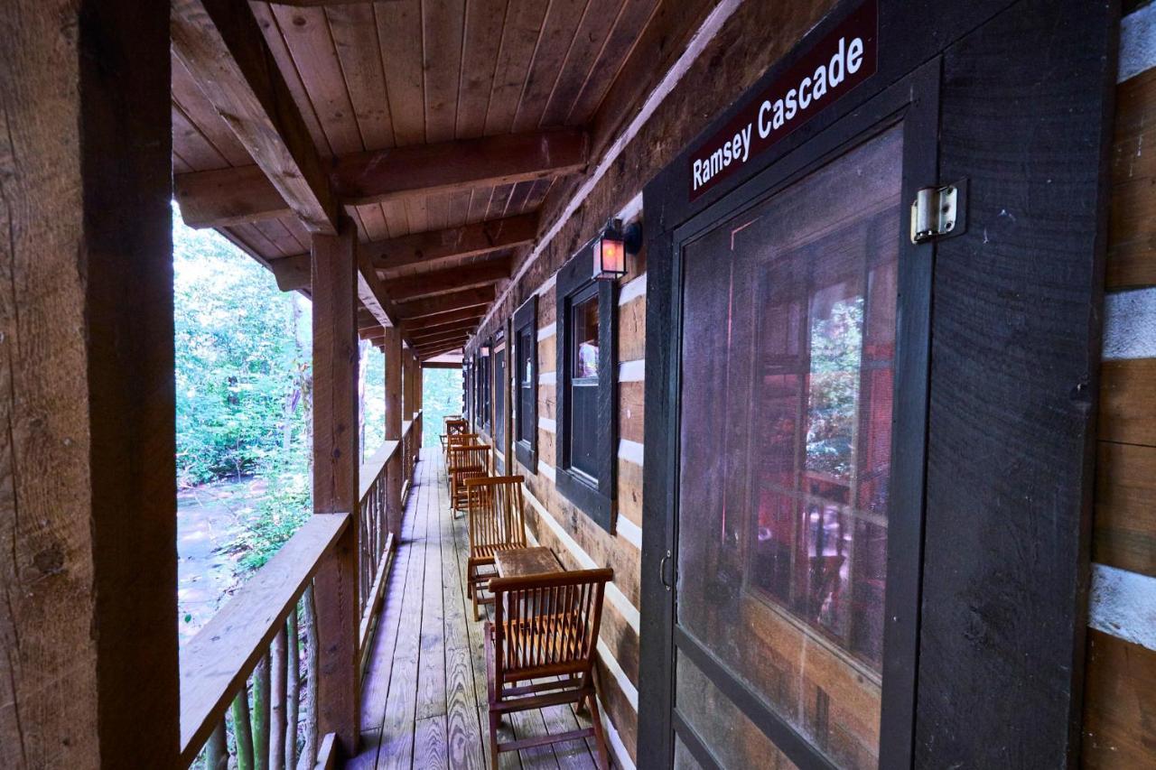 Creekwalk Inn Bed And Breakfast With Cabins Cosby Exterior foto