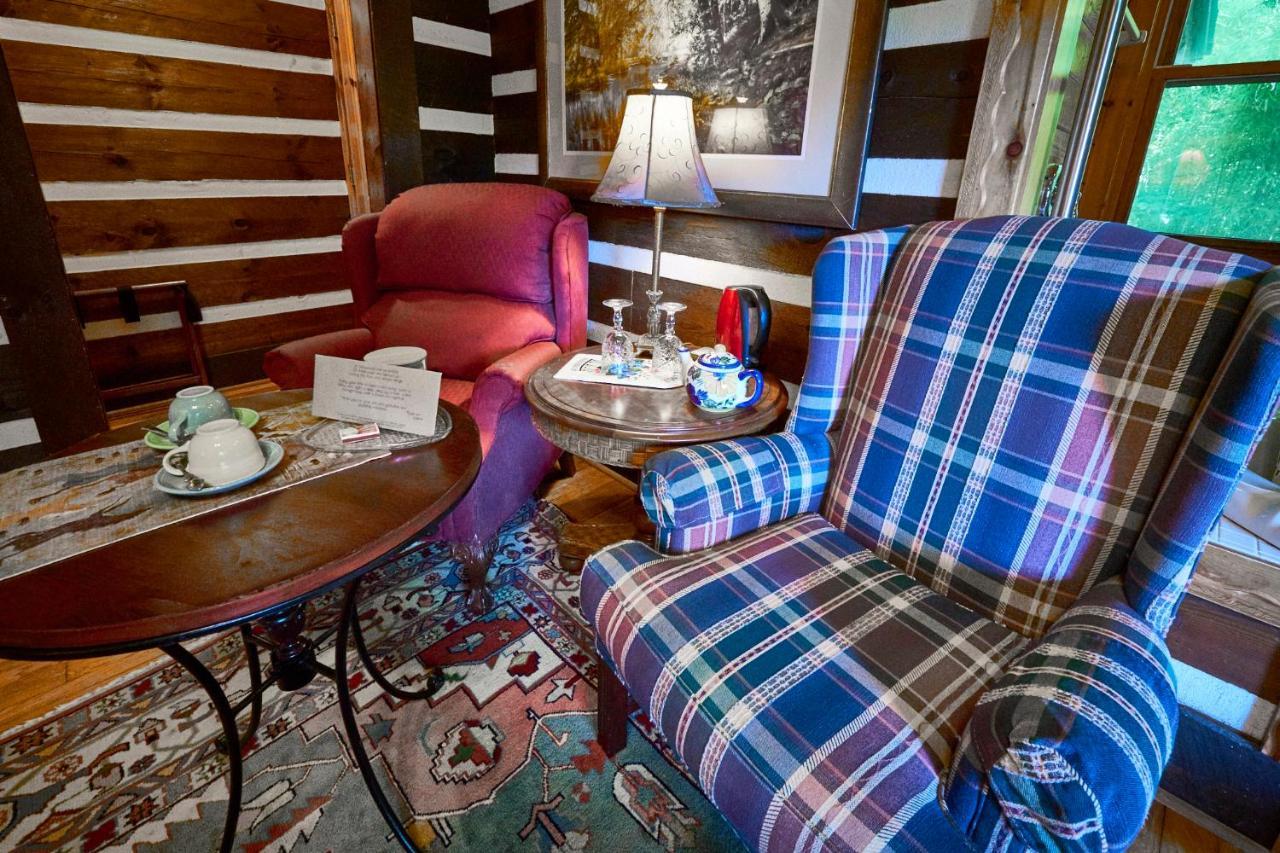 Creekwalk Inn Bed And Breakfast With Cabins Cosby Exterior foto