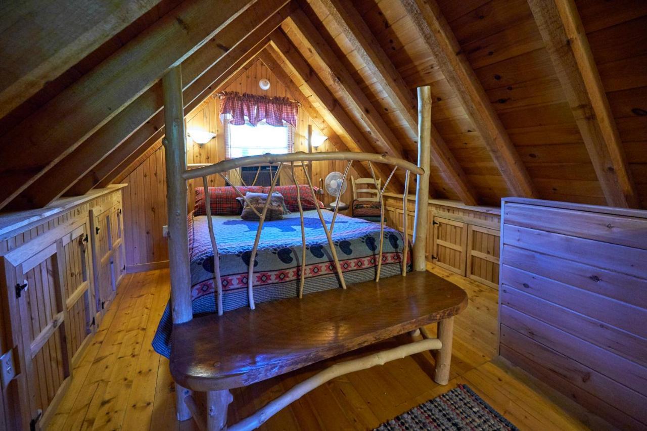 Creekwalk Inn Bed And Breakfast With Cabins Cosby Exterior foto