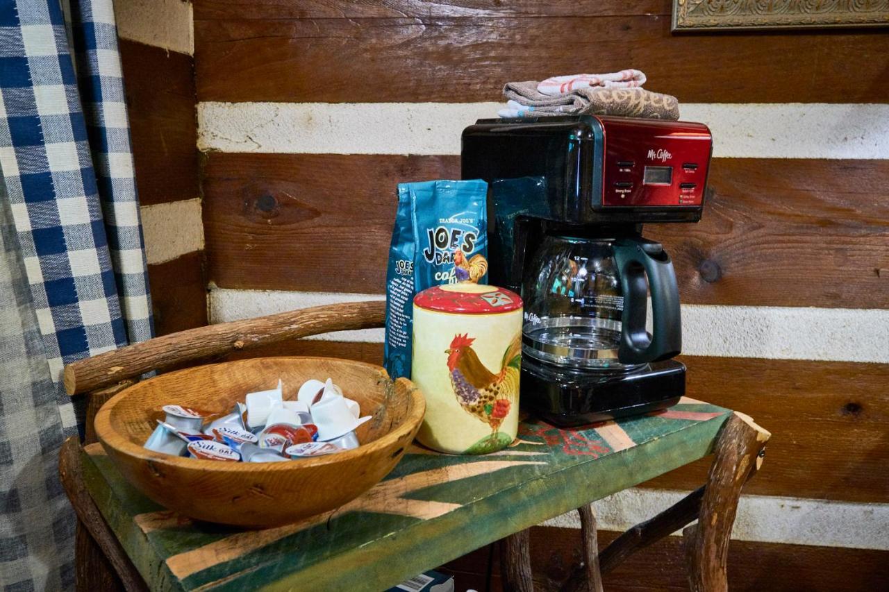 Creekwalk Inn Bed And Breakfast With Cabins Cosby Exterior foto