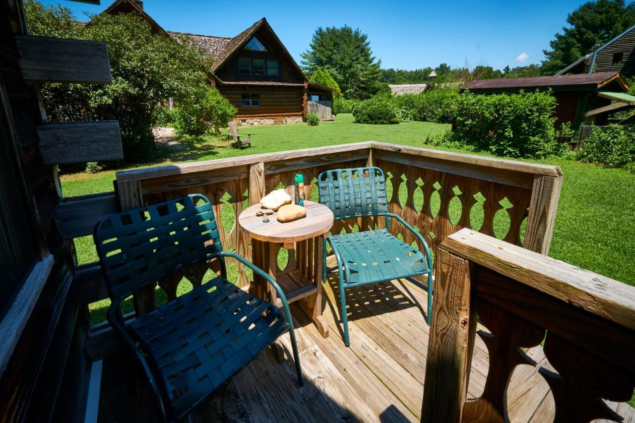 Creekwalk Inn Bed And Breakfast With Cabins Cosby Exterior foto