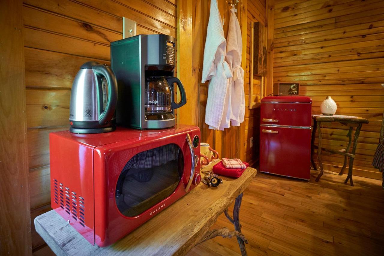 Creekwalk Inn Bed And Breakfast With Cabins Cosby Exterior foto